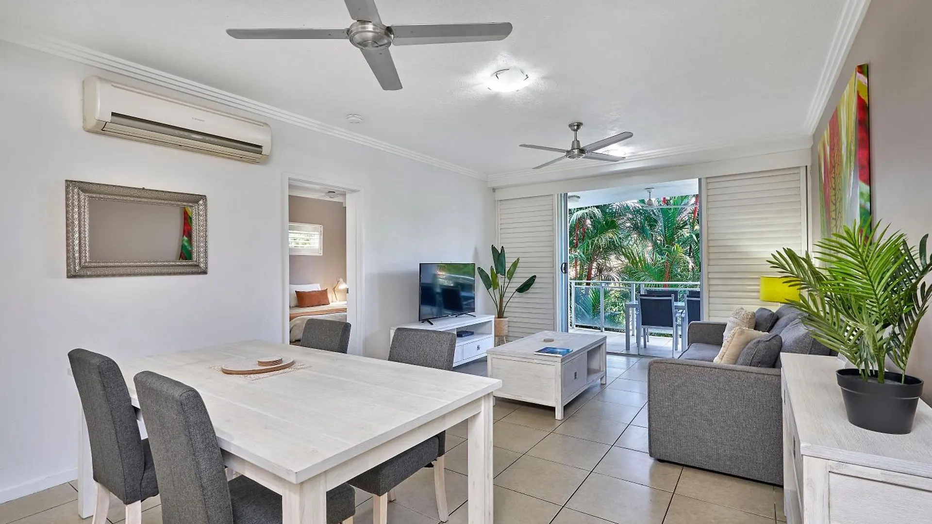 Vision Apartments Cairns 5*,  Avustralya