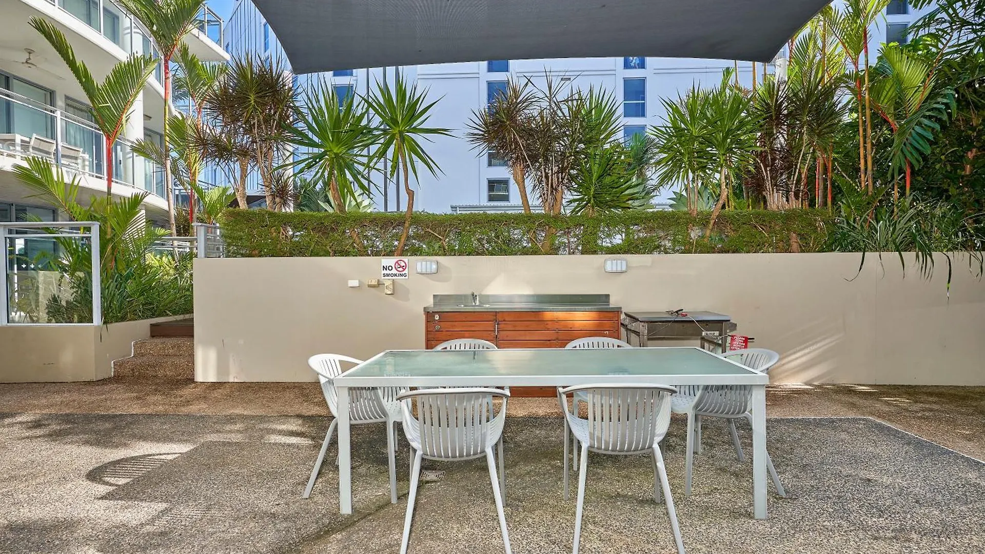 Vision Apartments Cairns Aparthotel